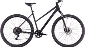 cube-nature-one-lady-black-n-black